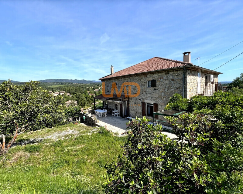 Bâtisse en pierre, fort potentiel - Ia generated 1781212495