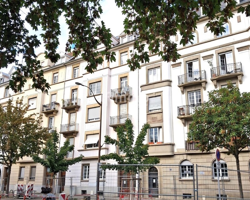 Duplex 119m² Carrez-142m² au sol dernier étage cave garage   - Vue sur immeuble 2