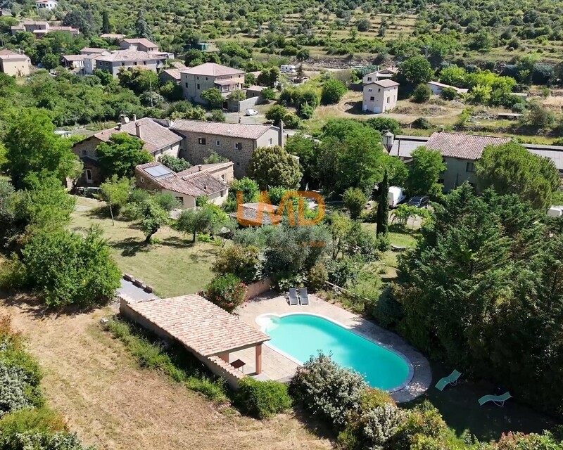 Propriété de caractère avec 2 gîtes, piscine et terrain constructible - P5