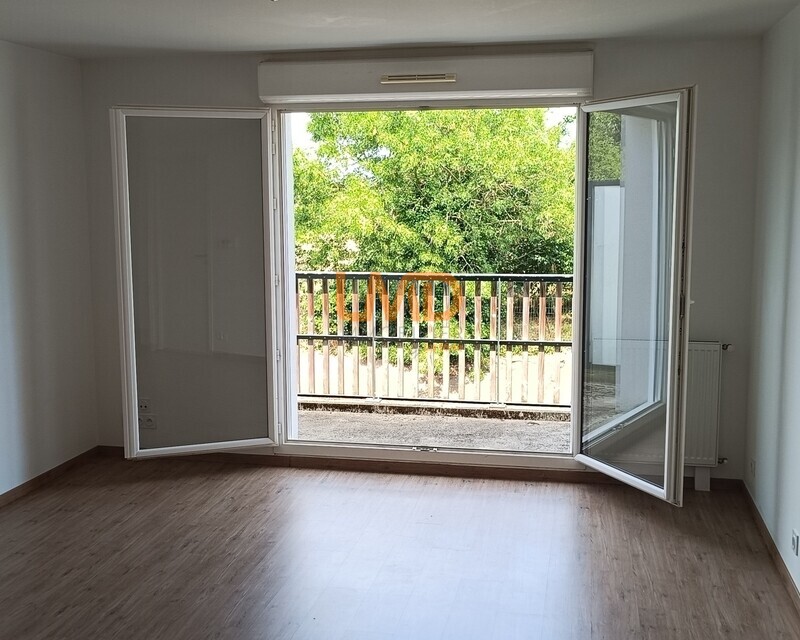 Appartement T2 lumineux de 46 m² avec balcon et parking privatif - Baie vitrée