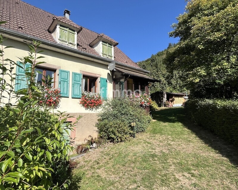 Maison accolée - 2 appartements et beau jardin - Entrée