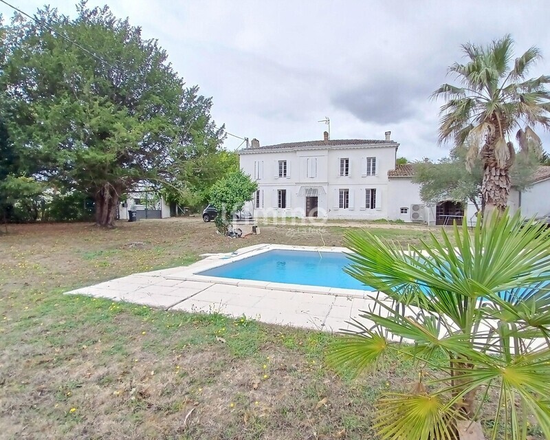 Maison 5 pièces 180 m² – piscine – terrain 3200 m² - Jardin piscine