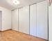 Dalem – Maison de 106,52 m², 3 chambres, garage et beau potentiel - Chambre minimaliste avec dressing intégré