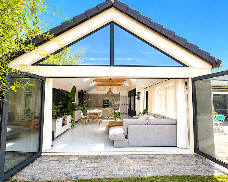 Villa de plain-pied baignée de lumière refaite à neuf - Chatgpt image 8 oct. 2026  21 47 19